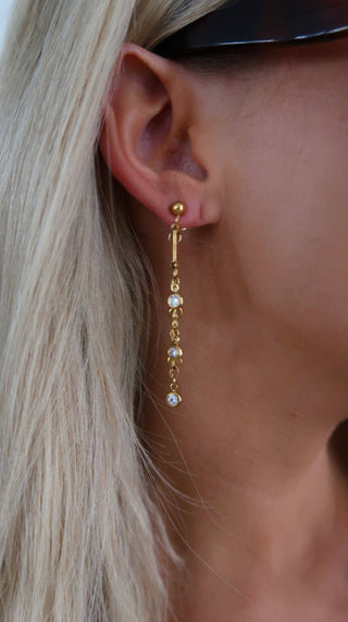 Chansutt Pearl Georgia Earrings-CHANSUTTPEARLS-The Twisted Chandelier