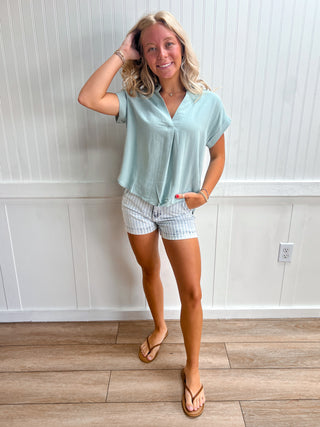 Quinn Collared Split Neck Cuff Sleeve U-Hem Linen Top